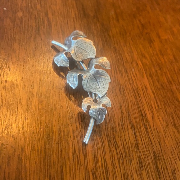 Beau Silver Jewelry - Sterling Silver Cascading Oak Leaf 🍁 Brooch